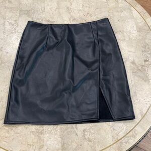 Bluivy Faux Leather Skirt Size Medium